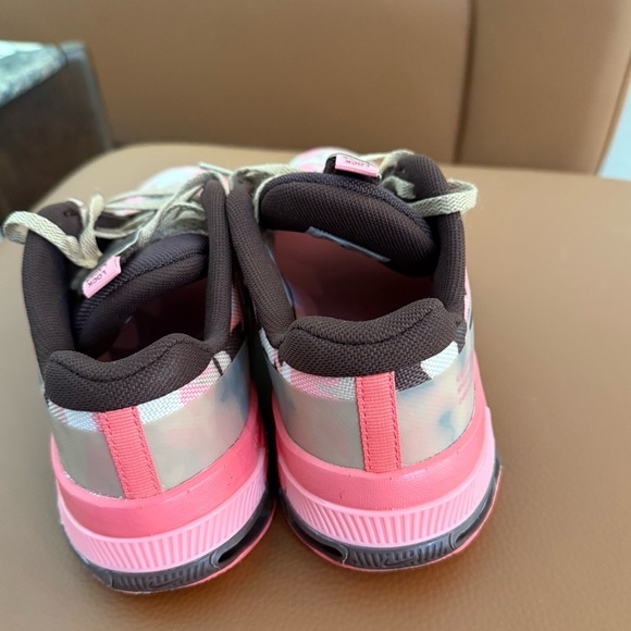 Nike Womens Metcon 8 Trainers Shoes, Hemp/Earth-Sanddrift - Picture 3 of 8